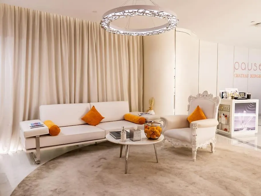 Stylish Apartment At Paramount Hotel Business Bay location
